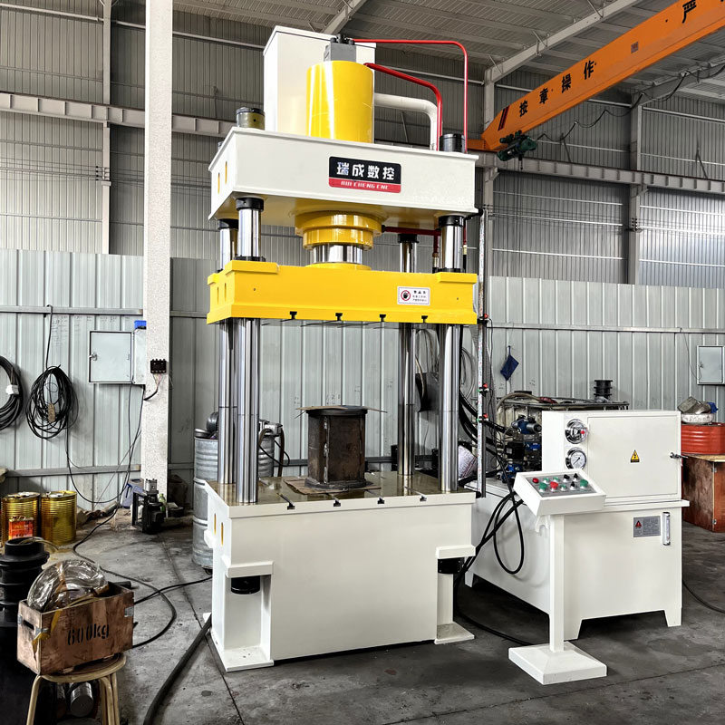 深入剖析 200 噸可移動工作臺三梁四柱液壓機(jī)